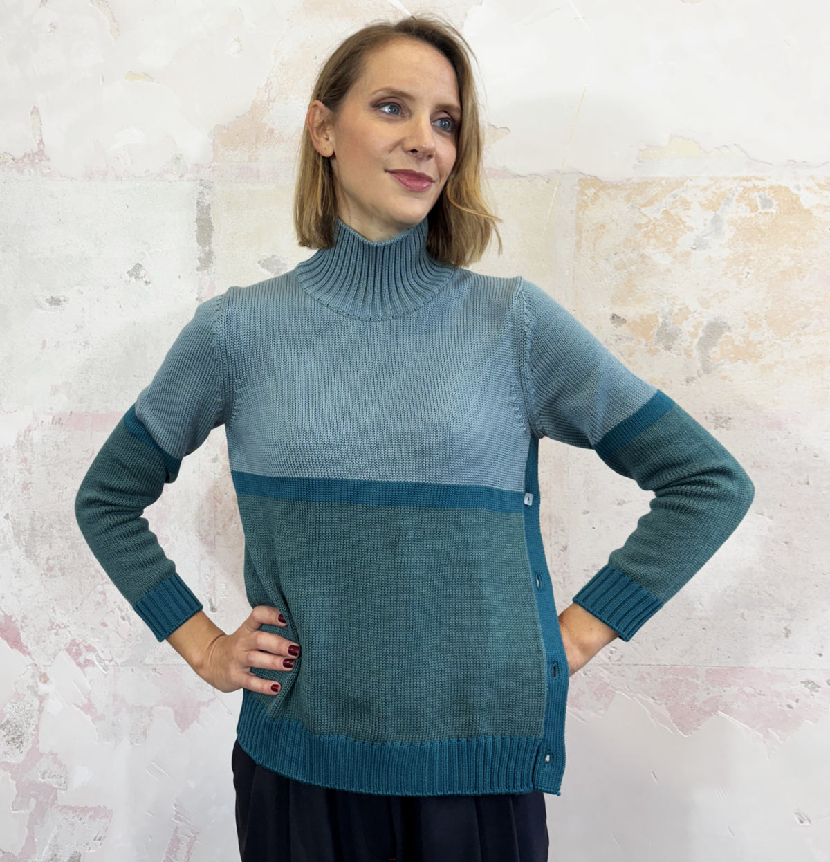 Maglia con bottoni laterali