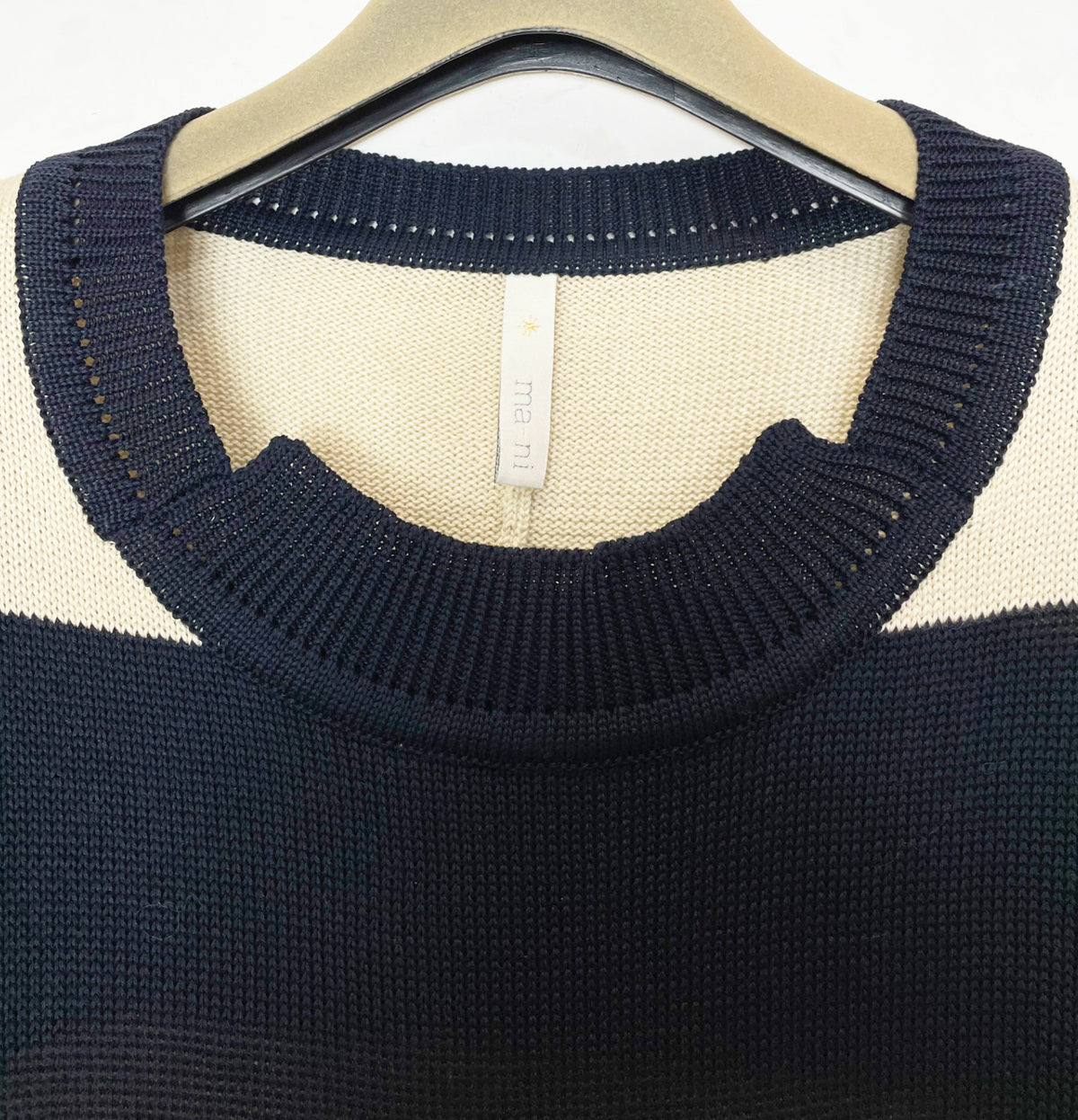 Maglia asimmetrica a righe